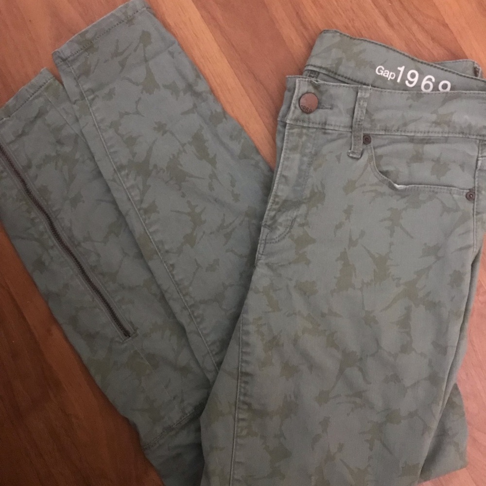 Gap floral camo jeans with exposed zippers